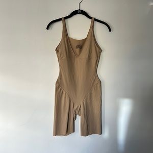 Maidenform shapewear, nude, medium